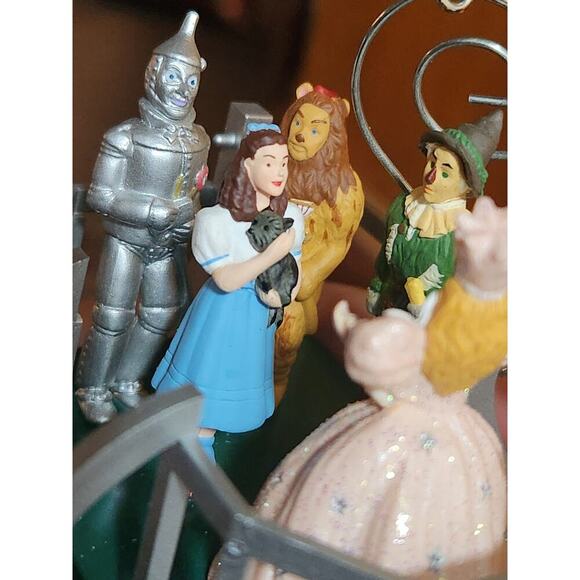 Wizard of Oz Hallmark Keepsake Christmas Ornament 2003 Click Your Heels + Sound - Picture 4 of 7